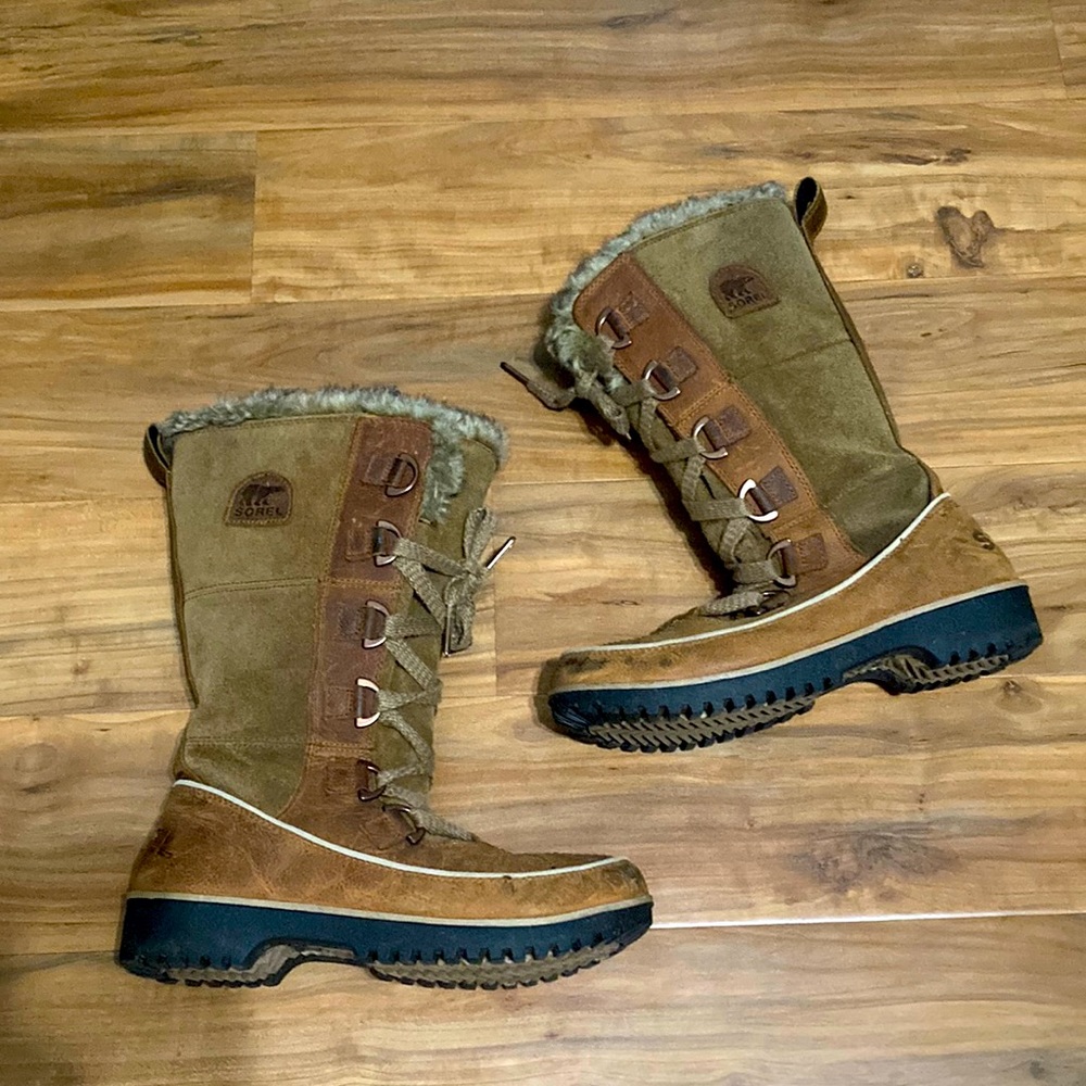 Sorel Tivoli High II Premium Winter Snow Boots Faux Fur Suede Size 8 Full Laceup
